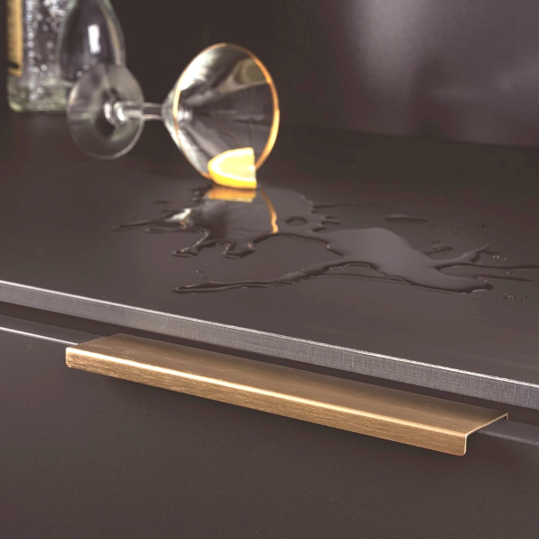 szálcsiszolt arany fogantyú